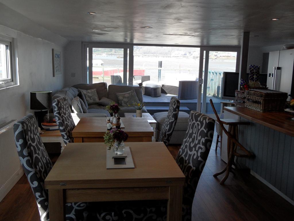 Houseboat Harbourside View Bed & Breakfast Newport  Eksteriør bilde